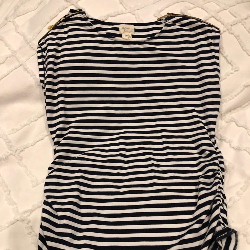 Shoulder Accented Maternity top XL Andrea Jovine